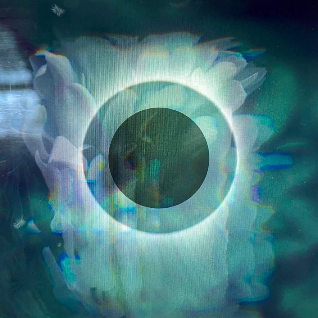 ((OpEN OuR Eye))